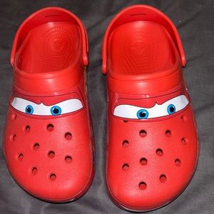 lightning mcqueen crocs men’s 8/women’s 10
